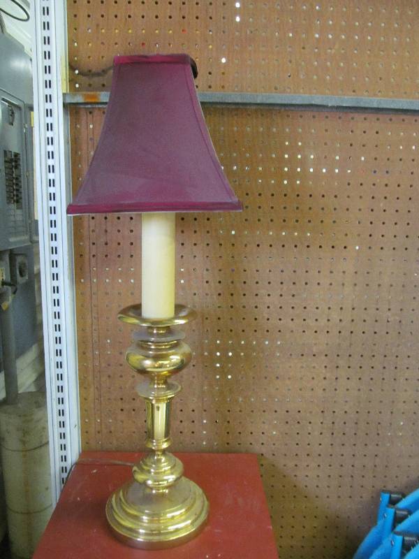 lot 301 image: Lamp