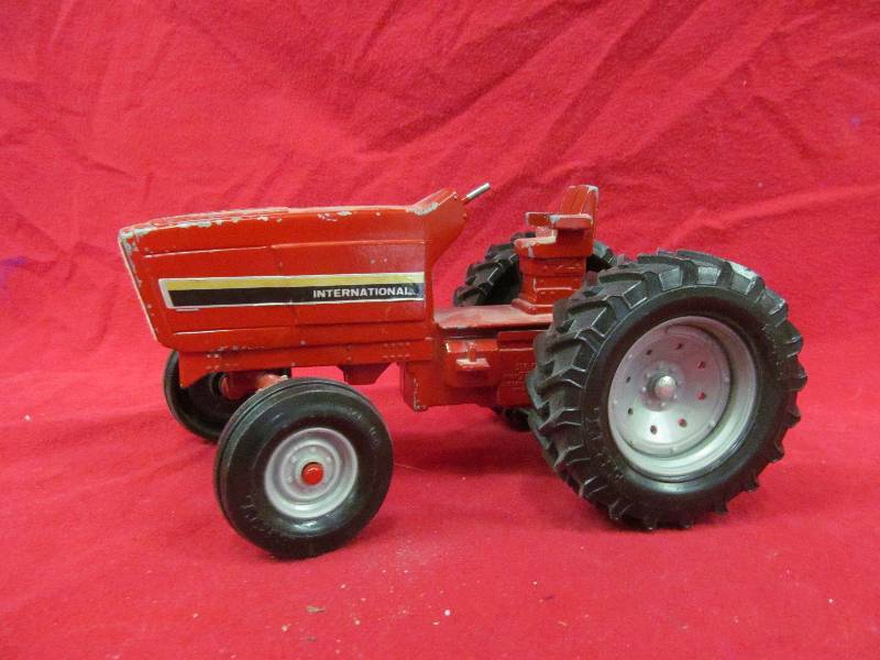lot 304 image: Tractor