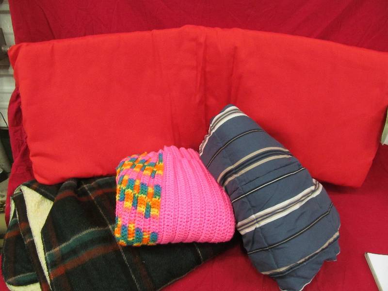 lot 314 image: Blankets