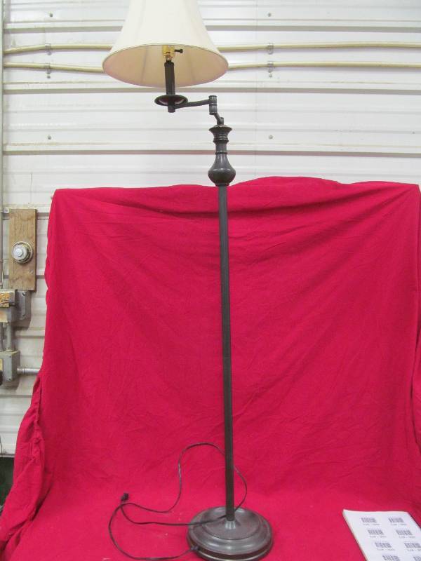 lot 335 image: Floor Lamp