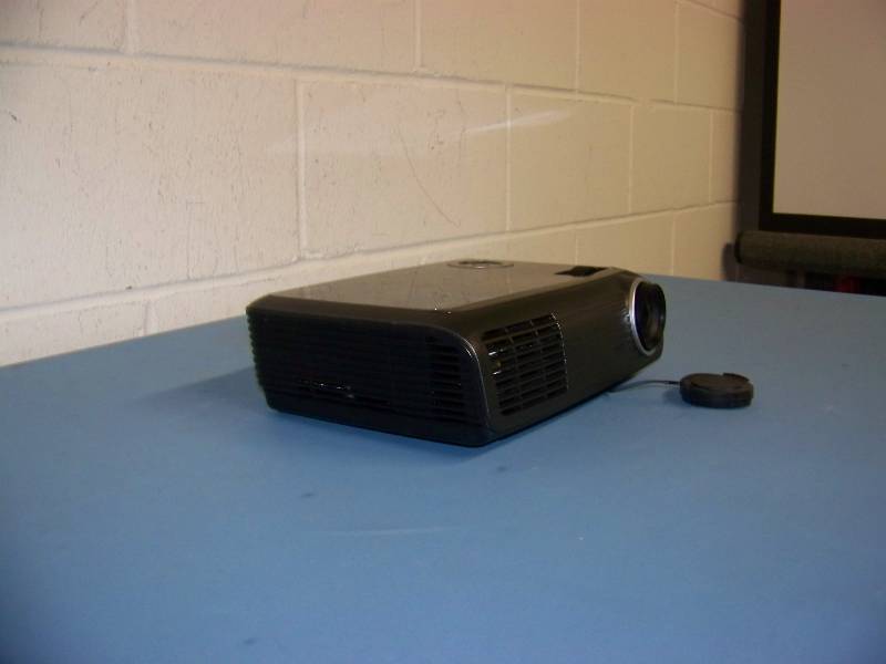 lot 25 image: Dell, Optoma, DLP Projector