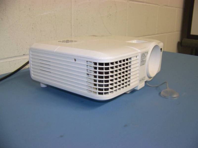 lot 17 image: Mitsubishi, EX240U, DLP Projector with HDMI Input