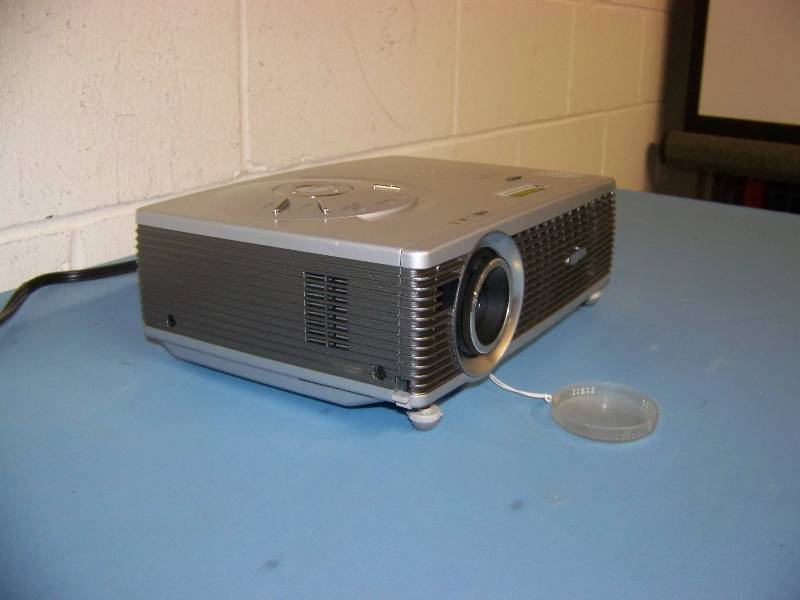 lot 18 image: Sanyo, PLC-SW35, LCD Projector