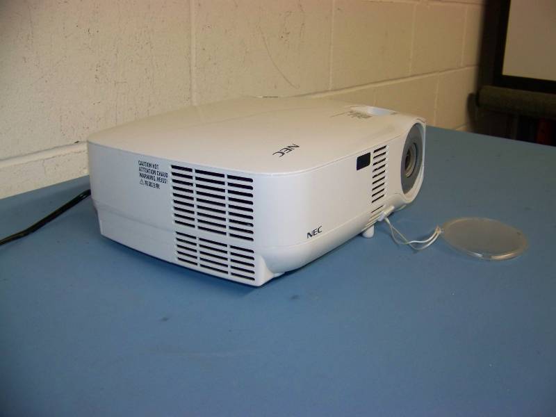 lot 21 image: NEC, VT595, LCD Projector