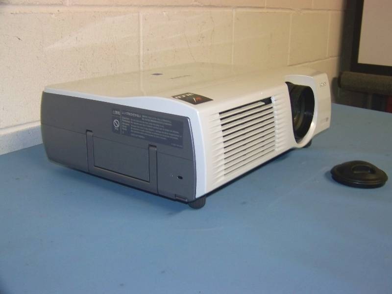 lot 23 image: Sony, SuperBright, VPL-PX35, LCD Projector