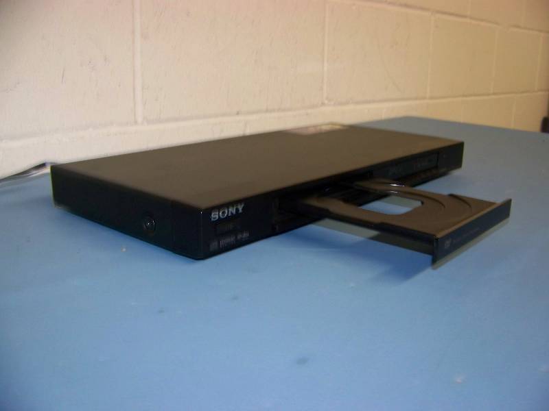lot 52 image: Sony, DVD  CD Player with HDMI Output