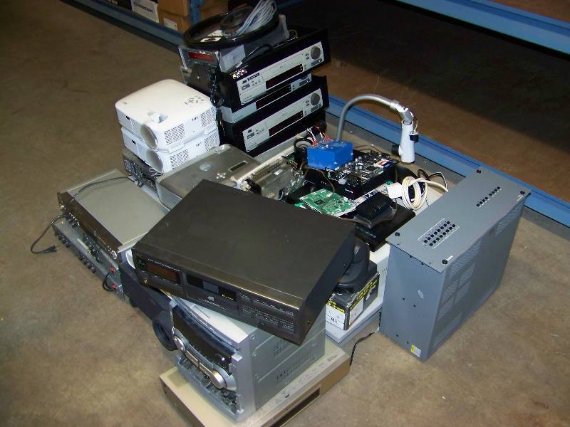 lot 88 image: Miscellaneous lot of Audio  Video items for PARTSREPAIR