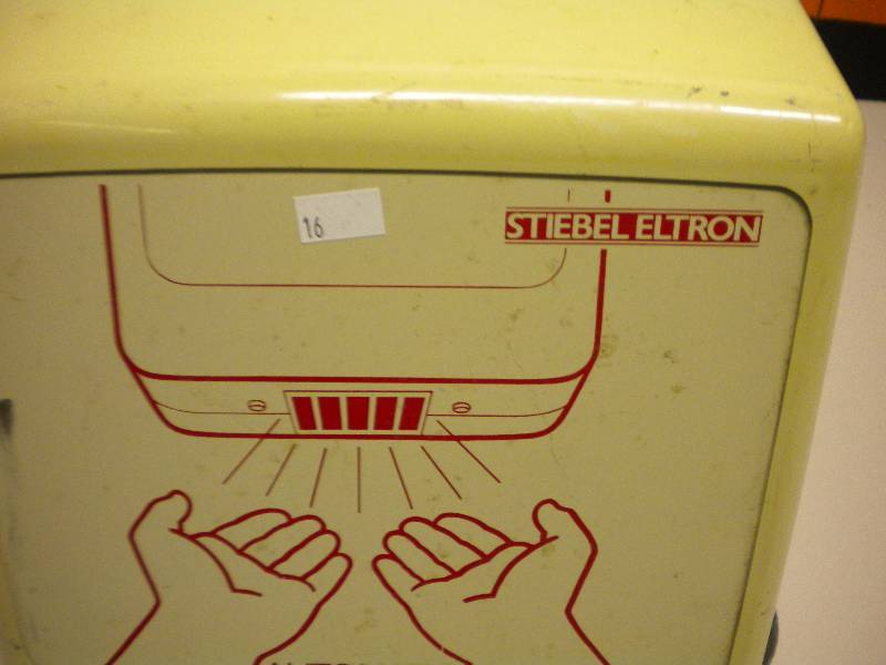 HAND DRYER