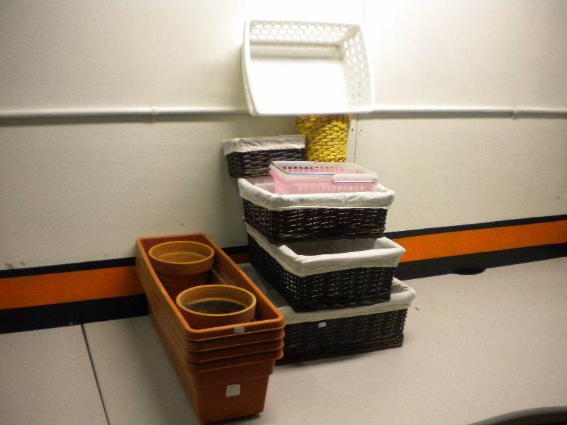 FLOWER POTS AND BASKETS