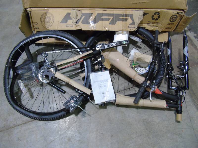 lot 11 image: Huffy Ravine Mens 27 21-Speed Mountain Bike
