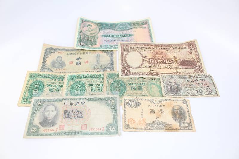Lot of assorted World Paper Money