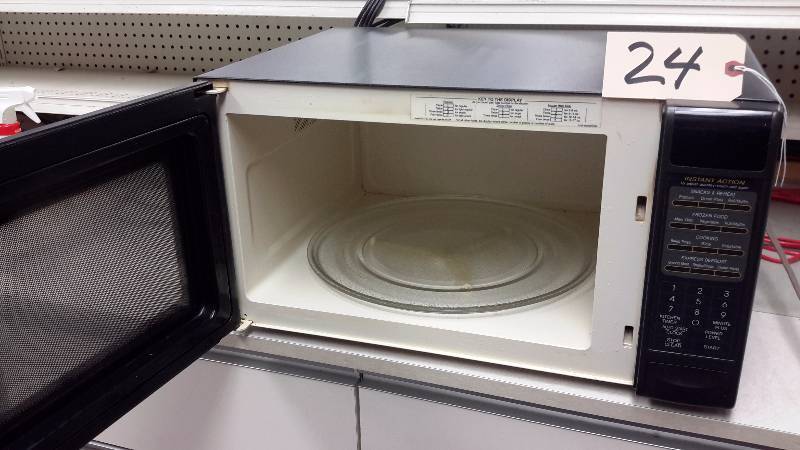 Sharp Carousel Microwave Oven.. Tested and Works