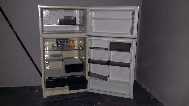 AMANA refrigerator freezer
