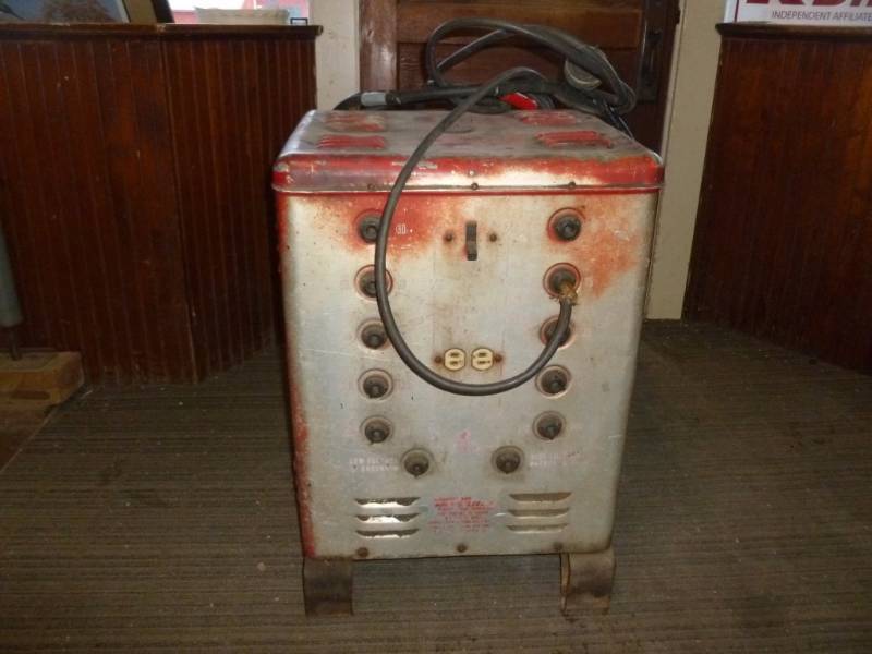 lot 1 image: Arc Welder