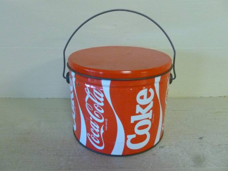 lot 5 image: Coca-Cola Collectible