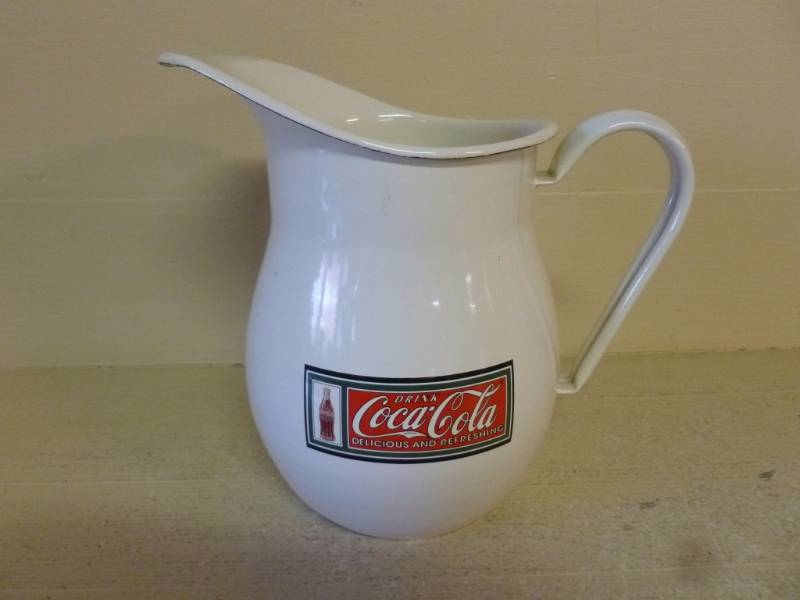 lot 6 image: Coca-Cola Collectible