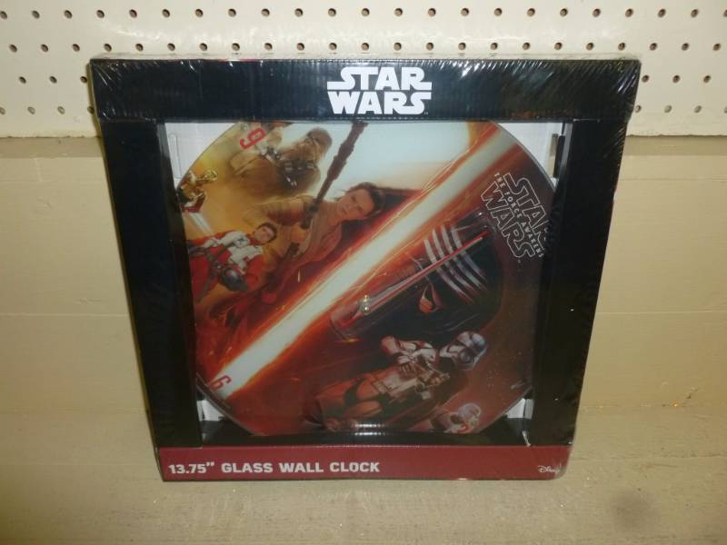 lot 9 image: Star Wars Clock