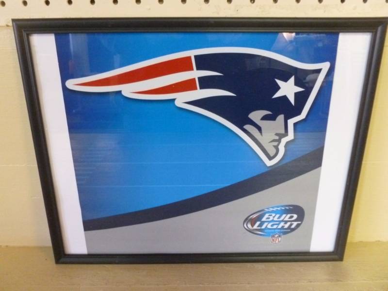 lot 33 image: Bud Light - NFL Picture