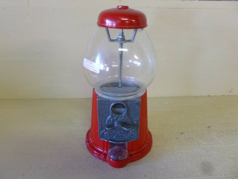 lot 60 image: Bulk Candy Vending Machine
