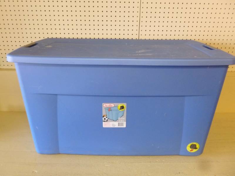 lot 66 image: Storage Tote