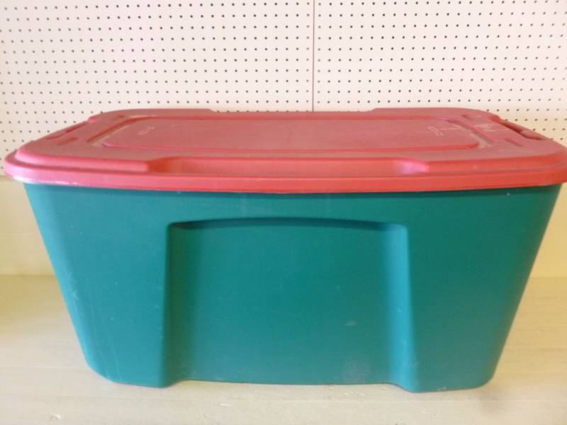 lot 67 image: Storage Tote
