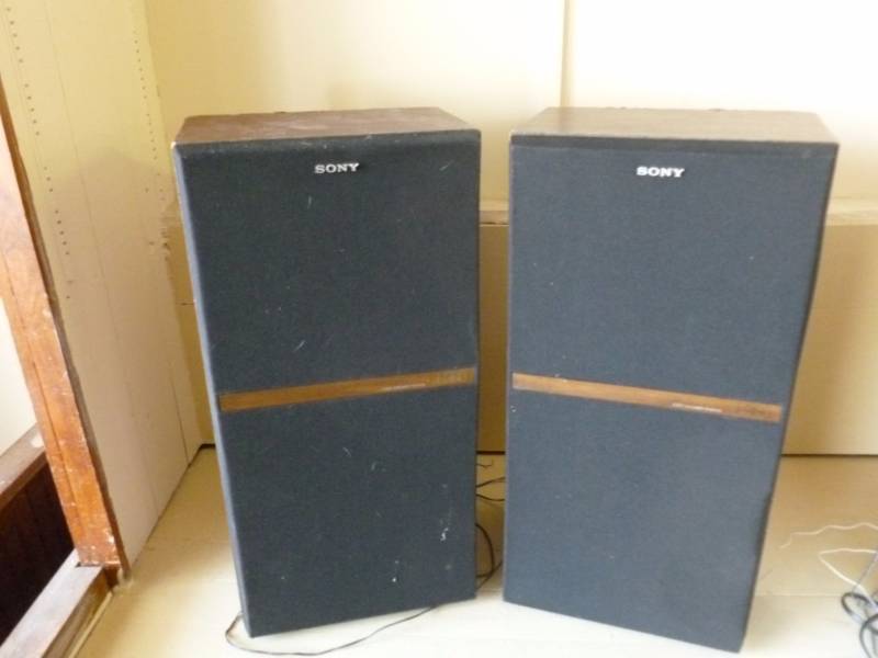 lot 99 image: Speakers