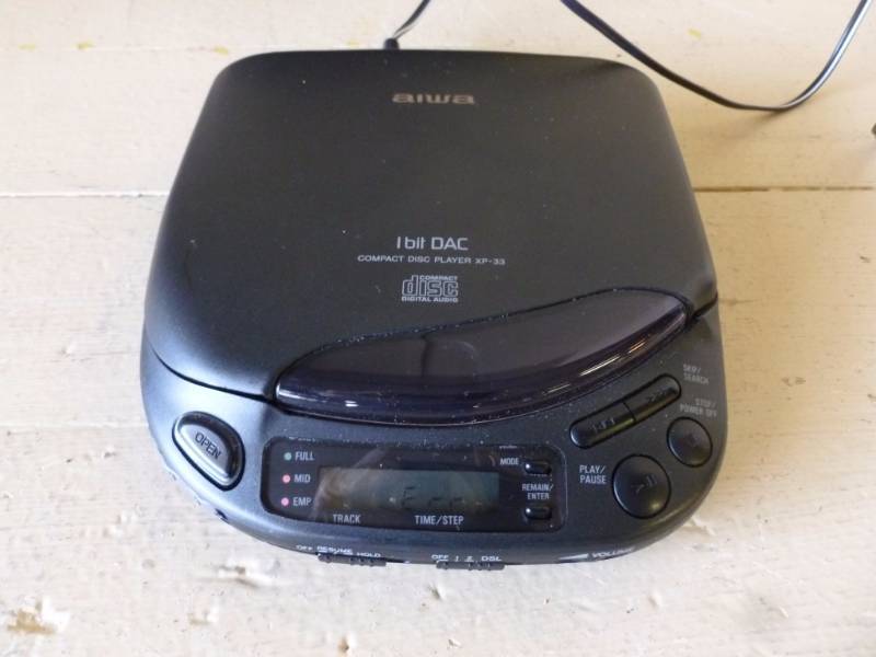 lot 103 image: Portable CD Player