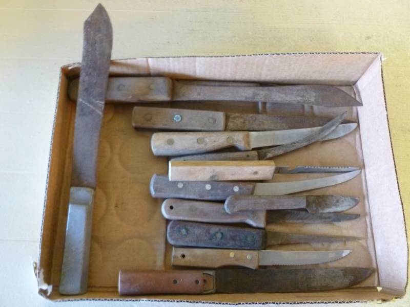 lot 115 image: Vintage Knives