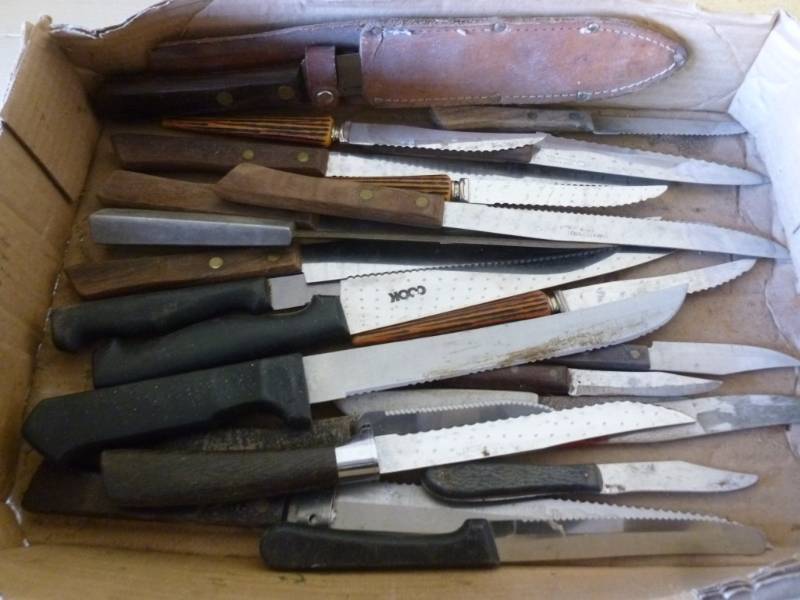 lot 117 image: Knives