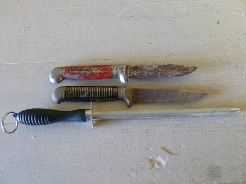 lot 119 image: Vintage Knives