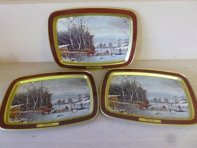 lot 128 image: Vintage Serving Trays