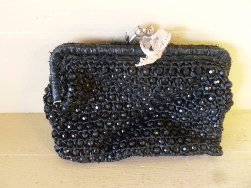 lot 129 image: Vintage Beaded Purse
