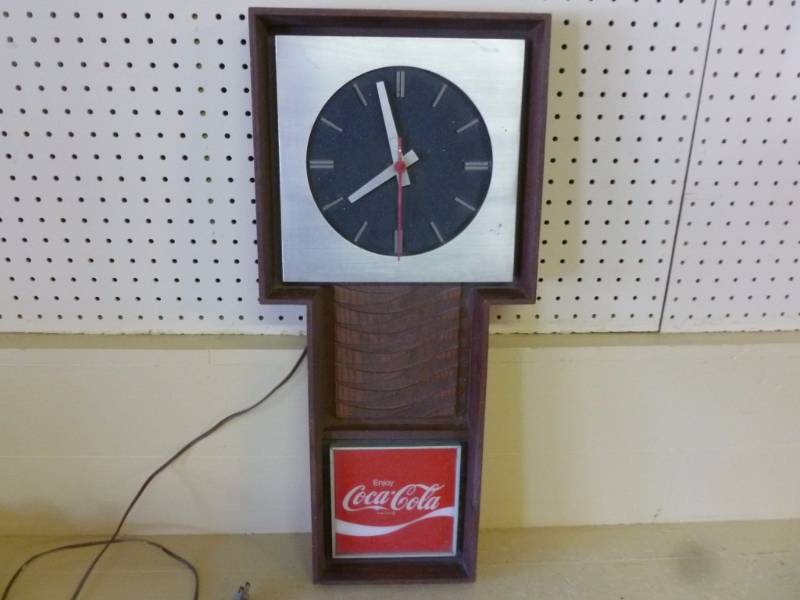 lot 133 image: Coca-Cola Clock