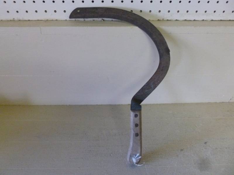 lot 141 image: Vintage Sickle Knife