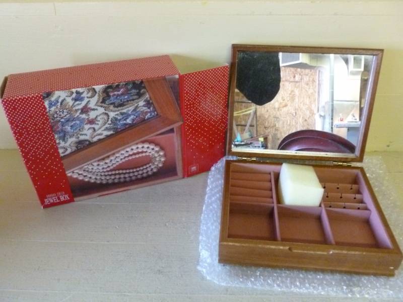 lot 168 image: Jewelry Box