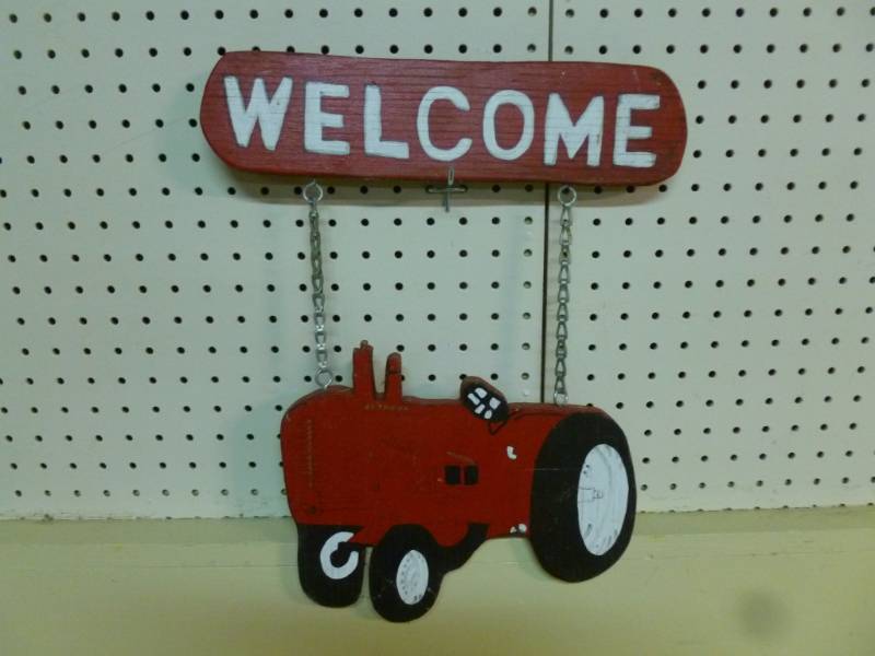 lot 197 image: Outdoor Decoration