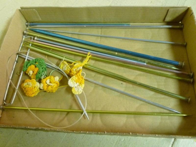 lot 205 image: Knitting Items