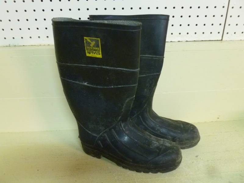 lot 209 image: Rubber Chore Boots