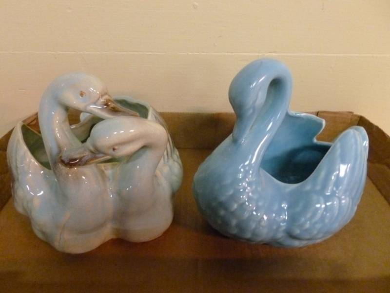 lot 252 image: Decorative