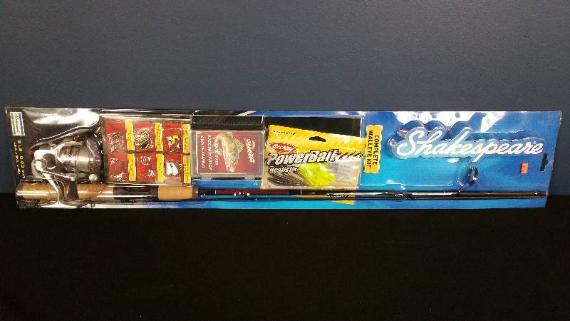 lot 10 image: Shakespeare Walleye Fishing Combo