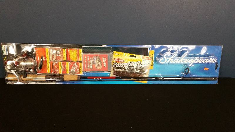 lot 11 image: Shakespeare Walleye Fishing Combo
