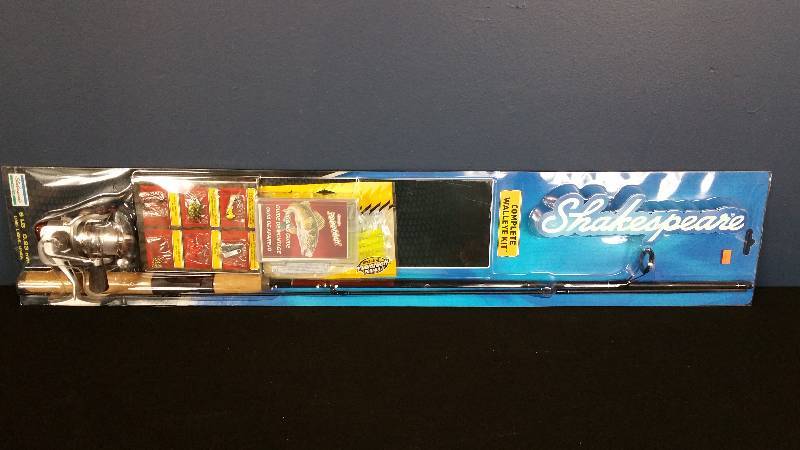 lot 12 image: Shakespeare Walleye Fishing Combo