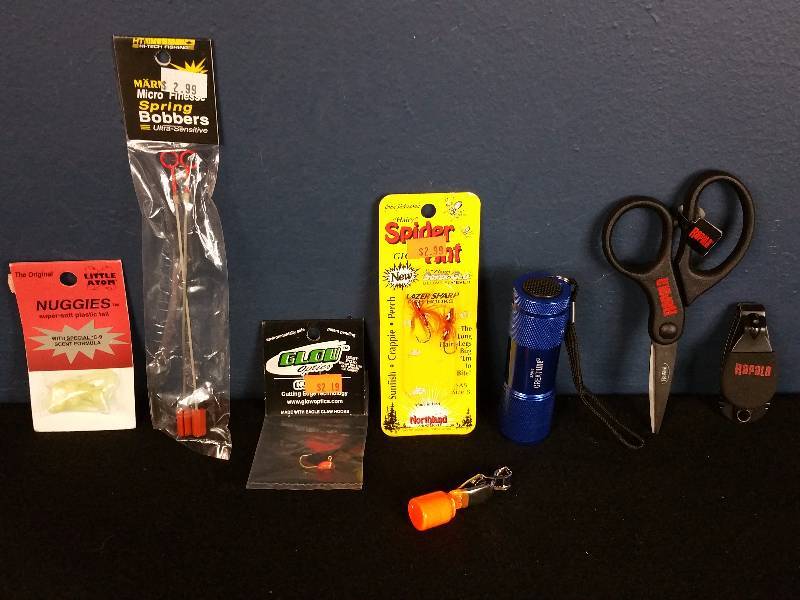 lot 111 image: Ice Fishing Kit