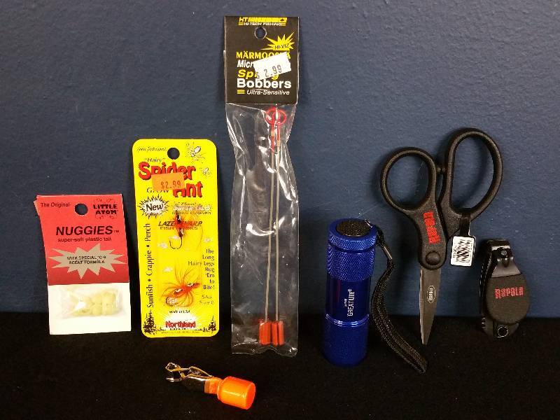 lot 112 image: Ice Fishing Kit