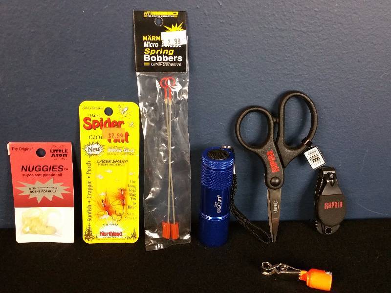 lot 113 image: Ice Fishing Kit