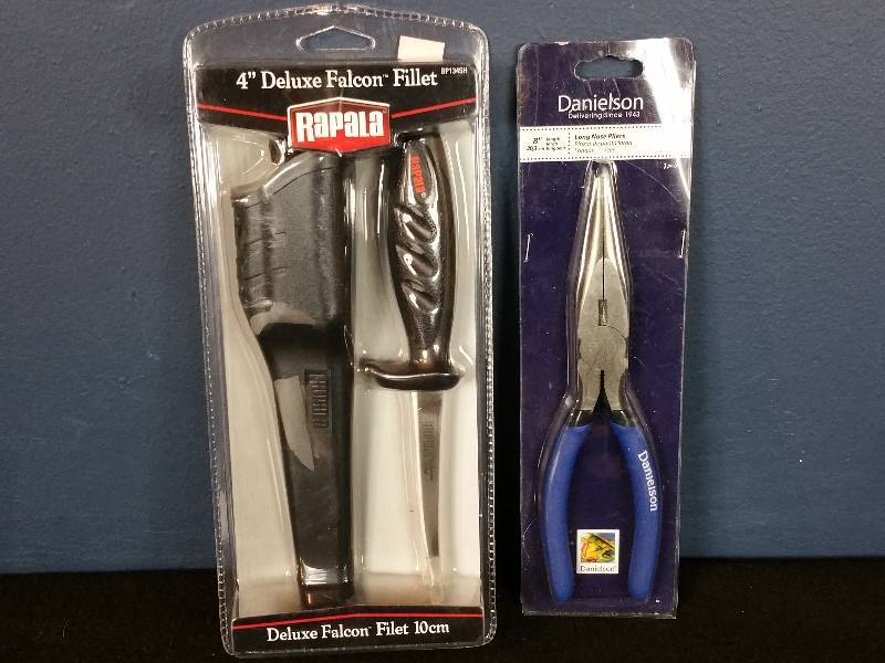lot 190 image: Rapala Deluxe Filler knife & Pliers