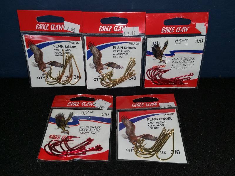 lot 300 image: Eagle Claw 30 Hooks