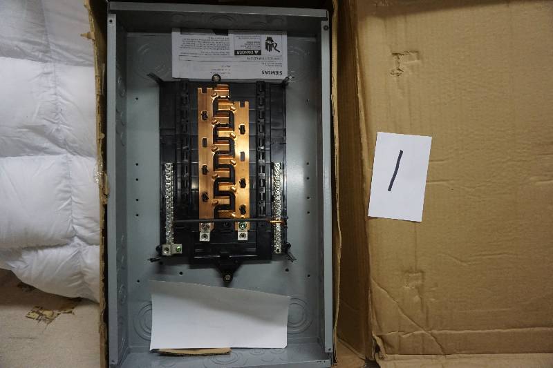 lot 1 image: Siemens Model 583842 ES Series 100 Amp 20-Space 20-Circuit Main Breaker Load Center