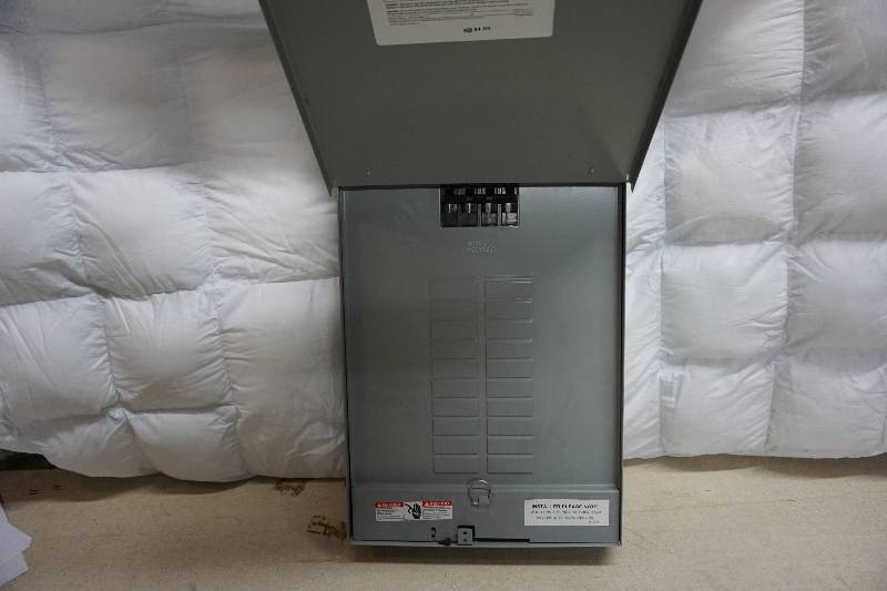 lot 26 image: Siemens Model MC2040B1200S 200 Amp 20-Space 40-Circuit Overhead Surface Meter Combo Load Center
