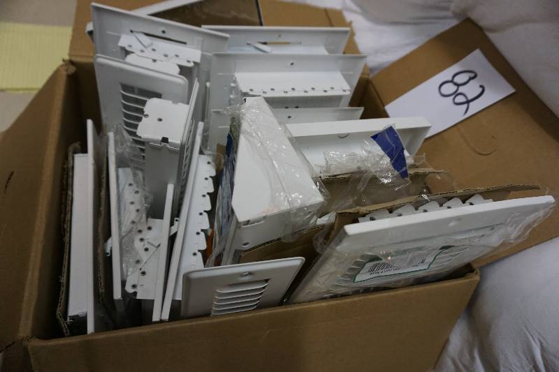 lot 82 image: Lot of Assorted Wall and Floor Vents